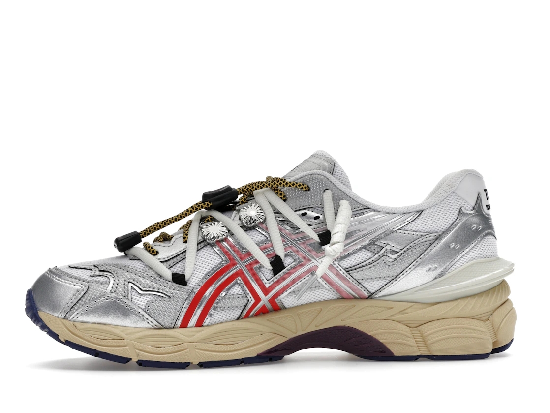 Vue 18 de ASICS Gel-Cumulus 16 TOGA White Red Pure Silver