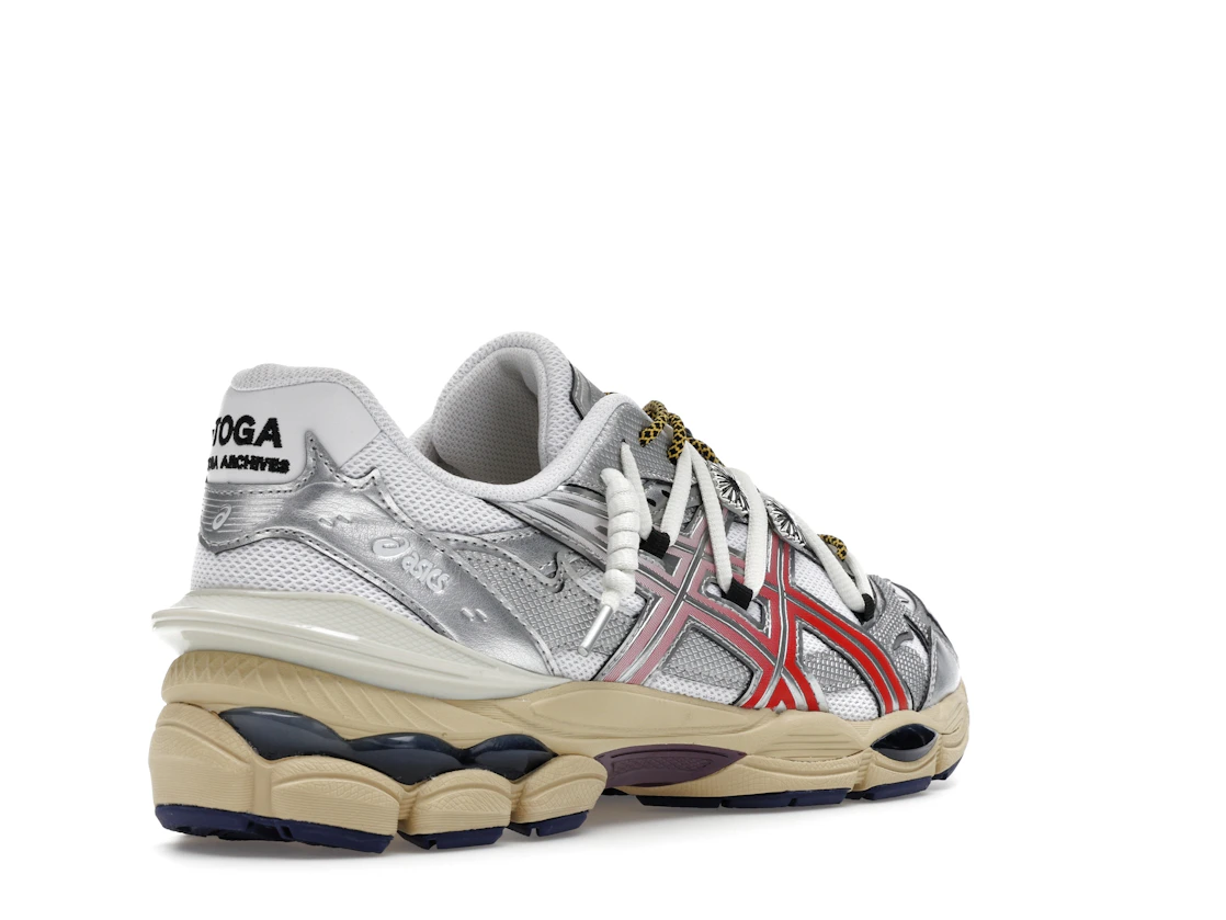 Vue 32 de ASICS Gel-Cumulus 16 TOGA White Red Pure Silver