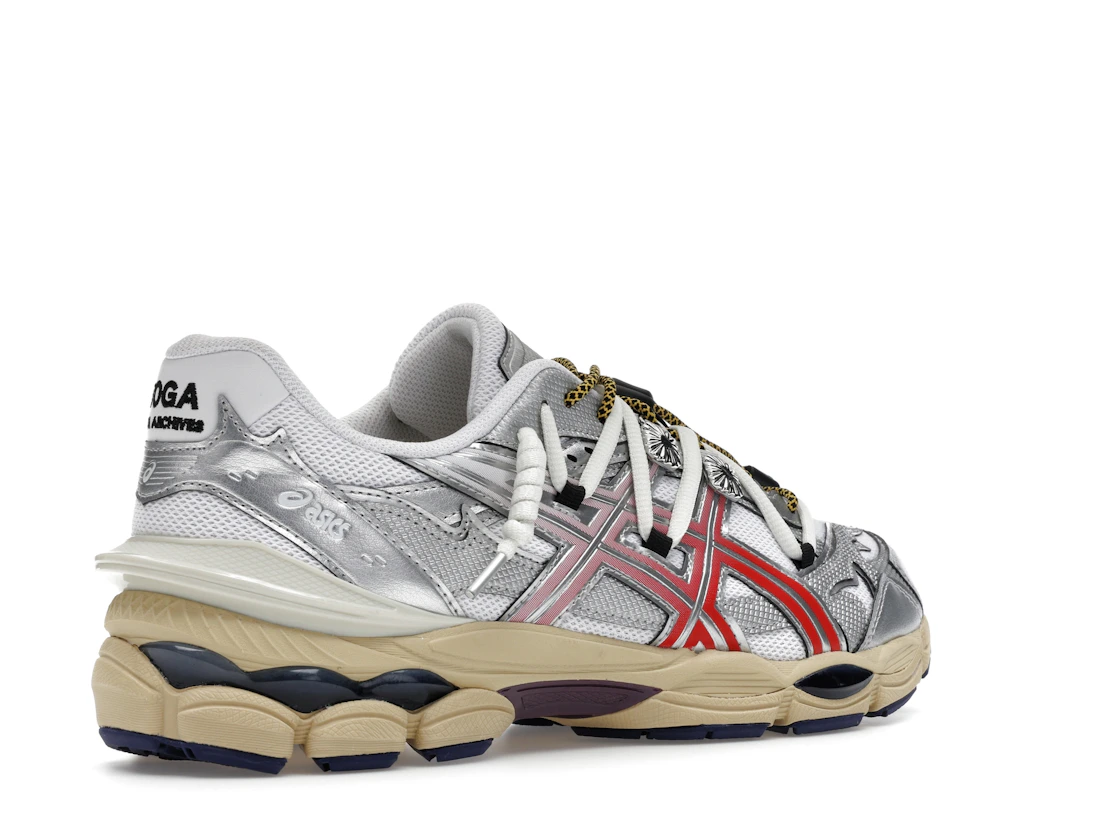 Vue 33 de ASICS Gel-Cumulus 16 TOGA White Red Pure Silver