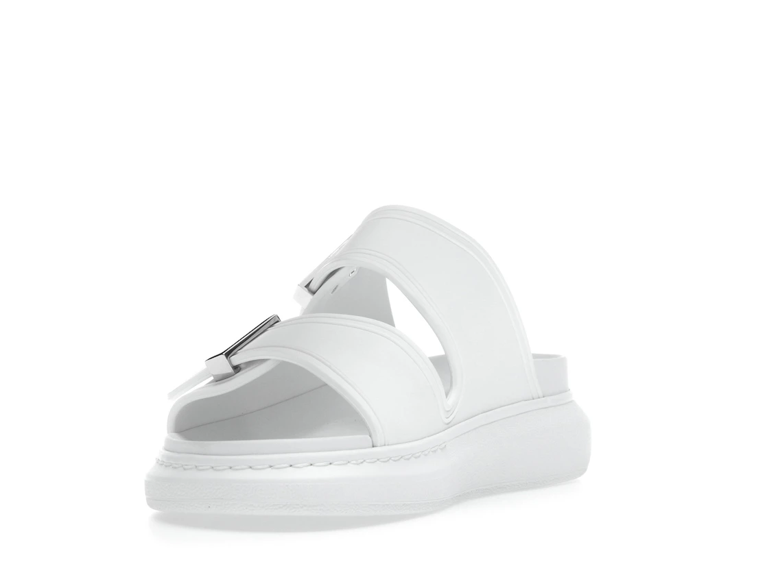 Vue 13 de Alexander McQueen Hybrid Buckled Rubber Sandals White 