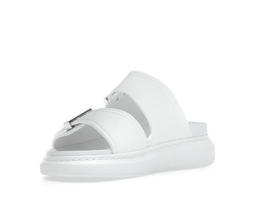 Vue 14 de Alexander McQueen Hybrid Buckled Rubber Sandals White 