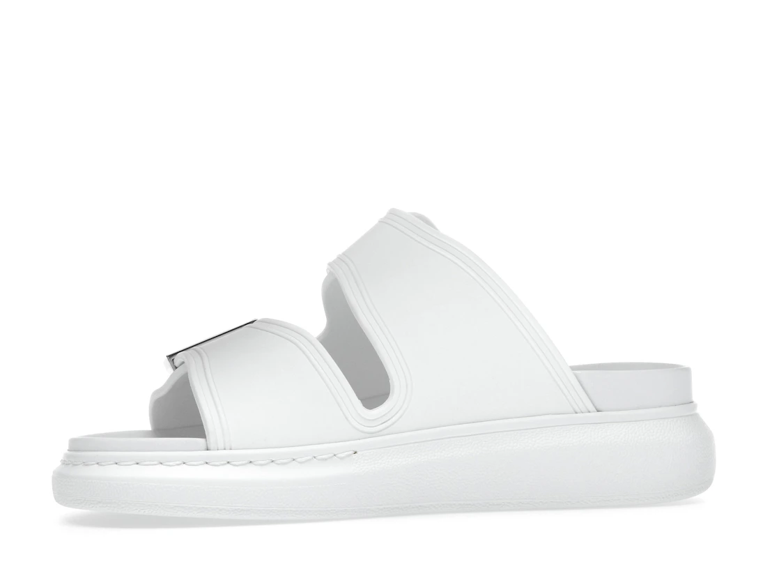 Vue 17 de Alexander McQueen Hybrid Buckled Rubber Sandals White 