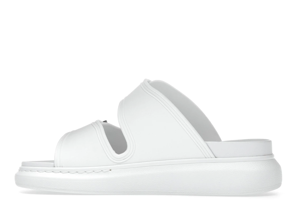 Vue 20 de Alexander McQueen Hybrid Buckled Rubber Sandals White 