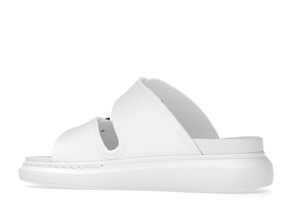 Vue 21 de Alexander McQueen Hybrid Buckled Rubber Sandals White 