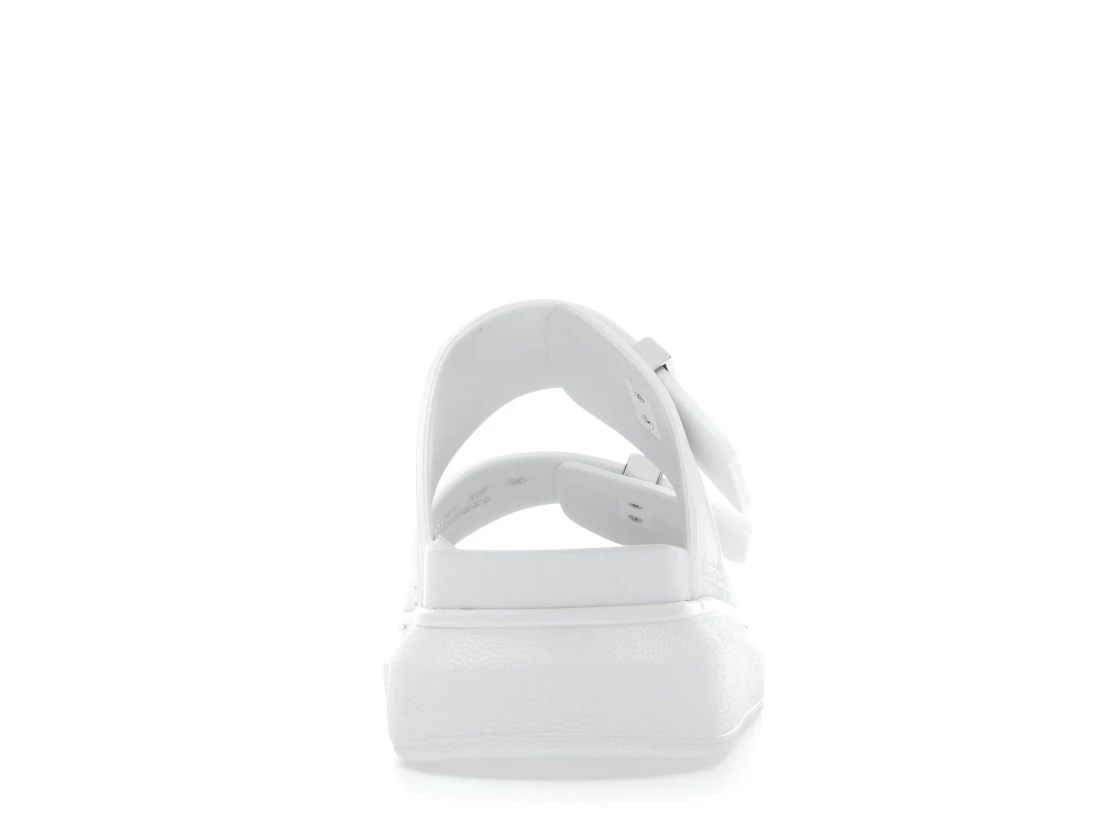 Vue 28 de Alexander McQueen Hybrid Buckled Rubber Sandals White 