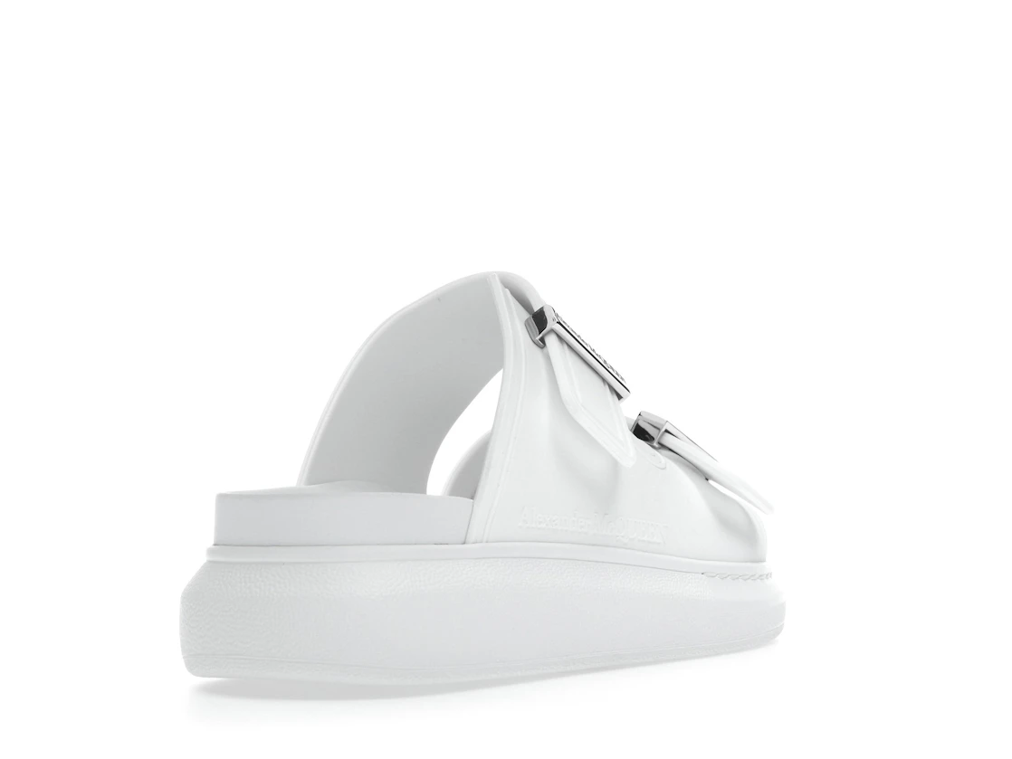 Vue 31 de Alexander McQueen Hybrid Buckled Rubber Sandals White 