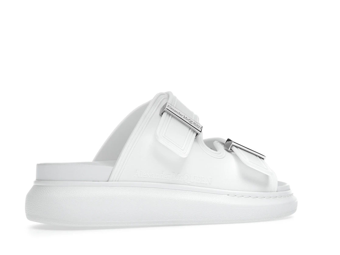 Vue 34 de Alexander McQueen Hybrid Buckled Rubber Sandals White 