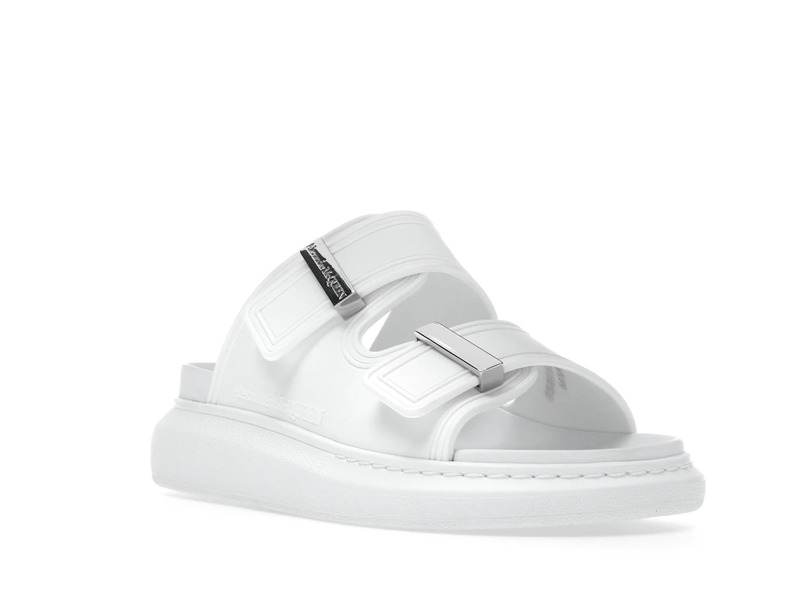Vue 6 de Alexander McQueen Hybrid Buckled Rubber Sandals White 