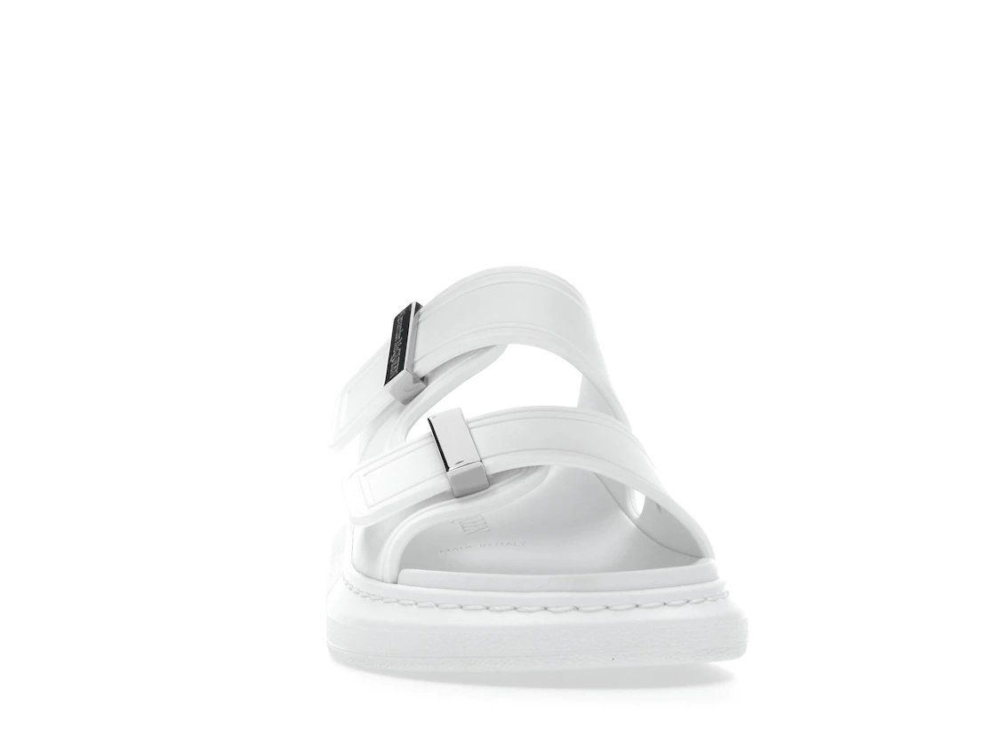 Vue 9 de Alexander McQueen Hybrid Buckled Rubber Sandals White 