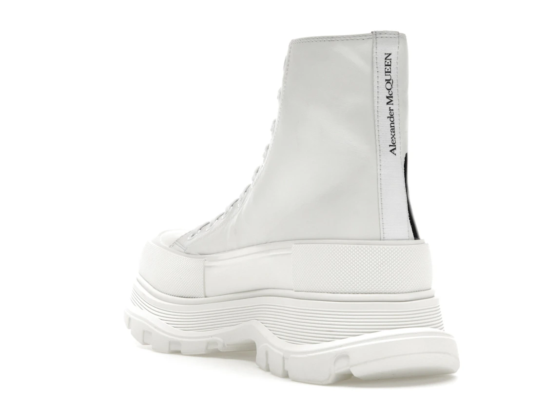 Vue 25 de Alexander McQueen Tread Slick Boot Graffiti Optic White