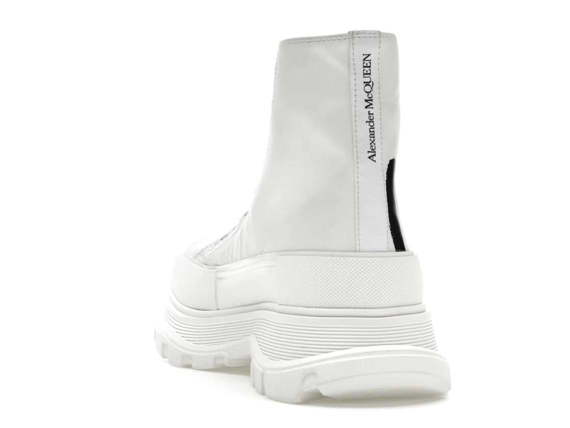 Vue 26 de Alexander McQueen Tread Slick Boot Graffiti Optic White