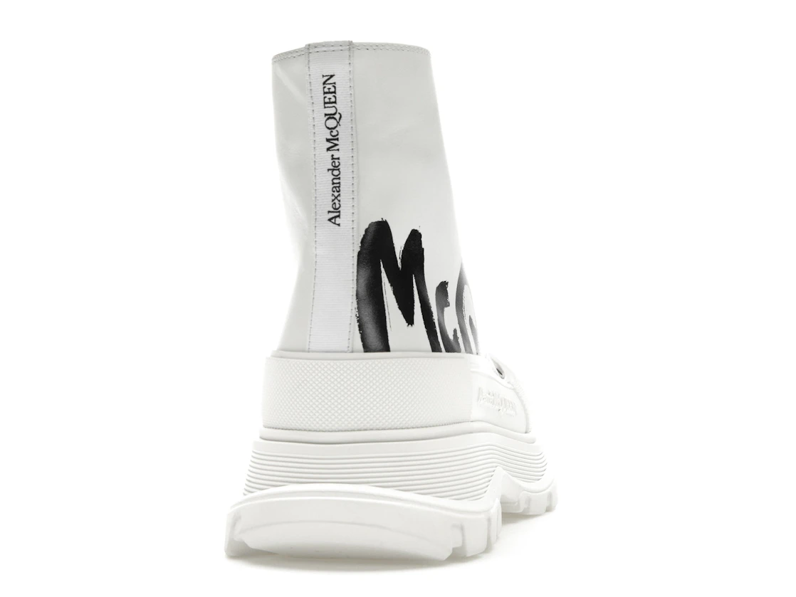Vue 29 de Alexander McQueen Tread Slick Boot Graffiti Optic White