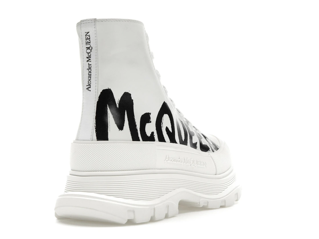 Vue 31 de Alexander McQueen Tread Slick Boot Graffiti Optic White