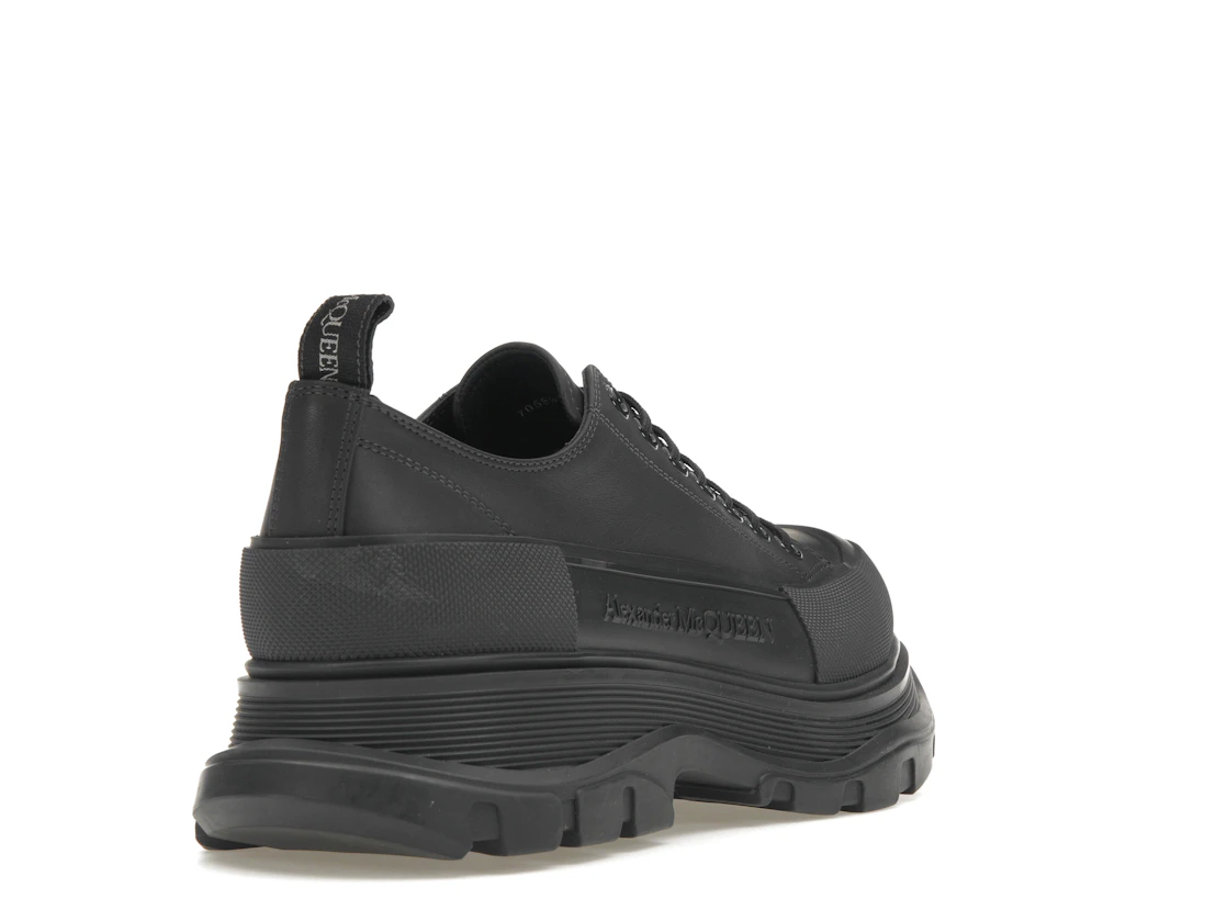 Vue 31 de Alexander McQueen Tread Slick Low Lace Up Leather Grey