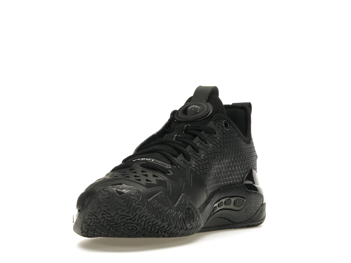 Vue 13 de Anta Shock Wave 5 Pro Kyrie Irving Black Knight