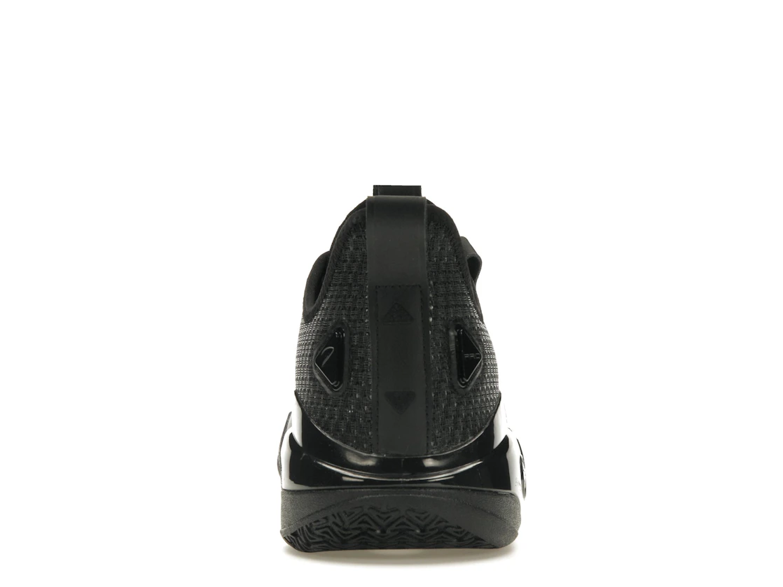 Vue 28 de Anta Shock Wave 5 Pro Kyrie Irving Black Knight