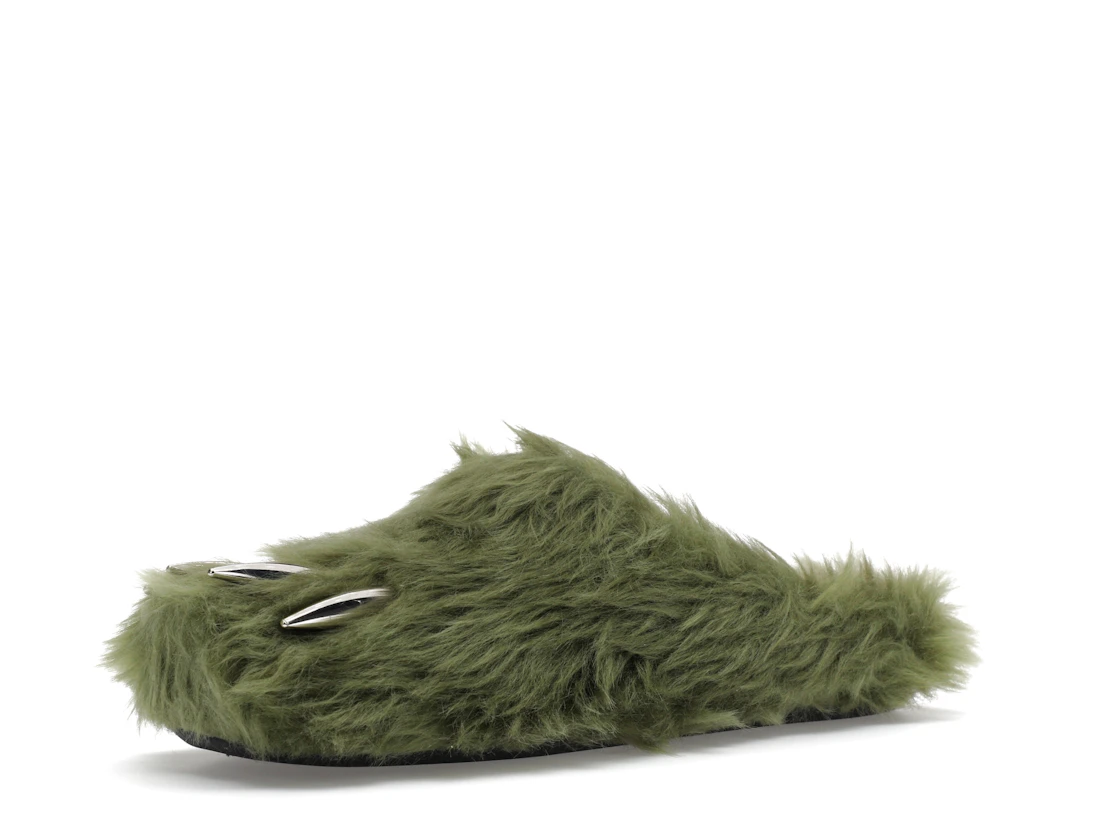 Vue 15 de Bravest Studios Bear Claw Mule Green