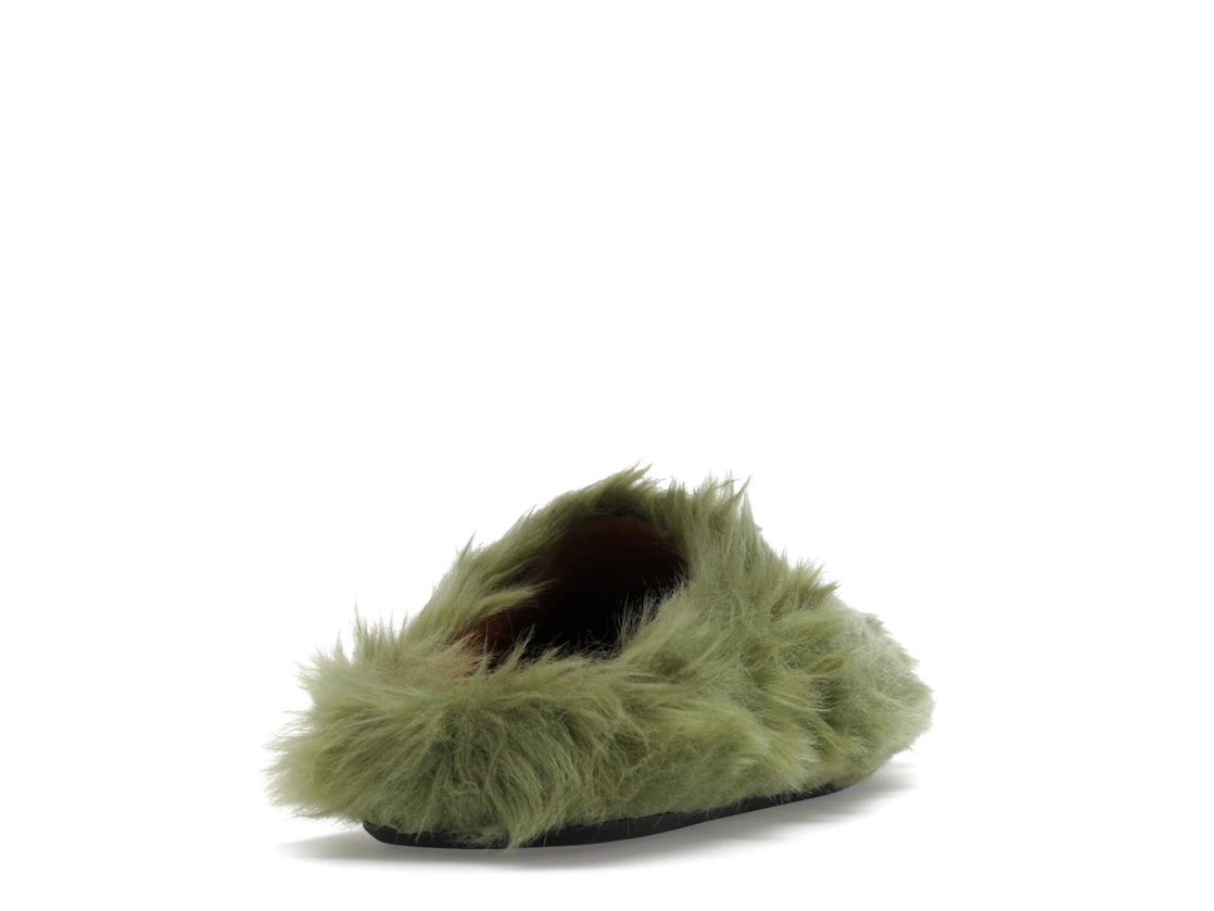 Vue 30 de Bravest Studios Bear Claw Mule Green