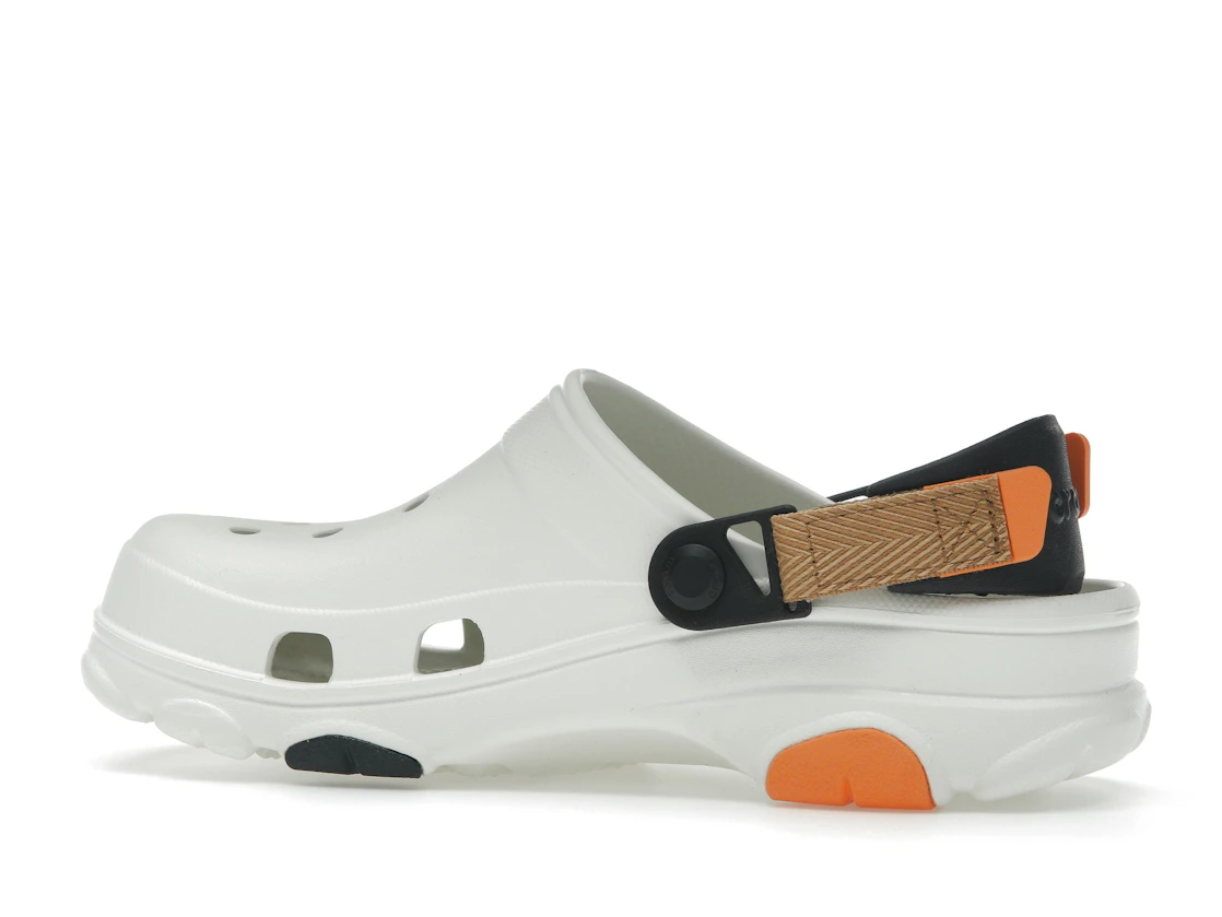 Vue 21 de Crocs Classic All-Terrain Clog White Orange