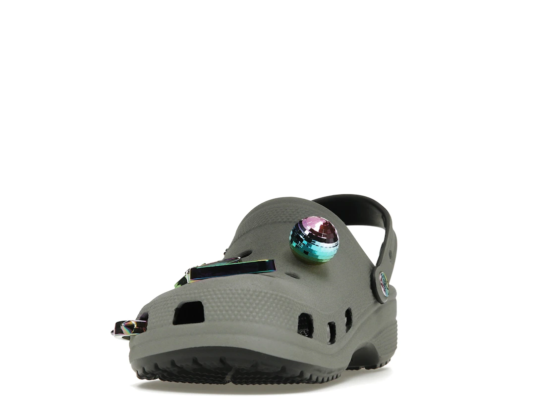 Vue 12 de Crocs Classic Clog Croc Day (2022)