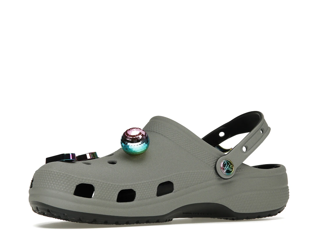 Vue 16 de Crocs Classic Clog Croc Day (2022)