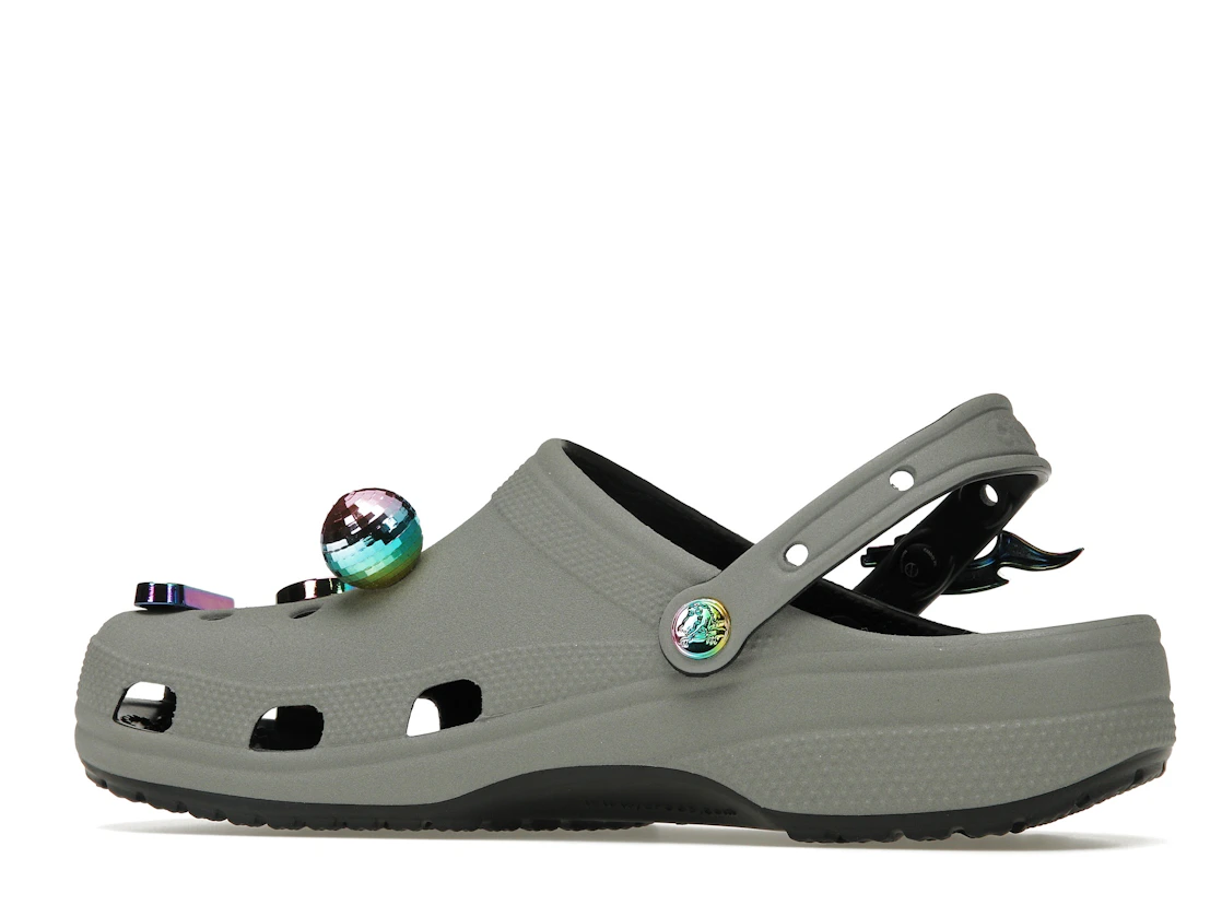 Vue 21 de Crocs Classic Clog Croc Day (2022)