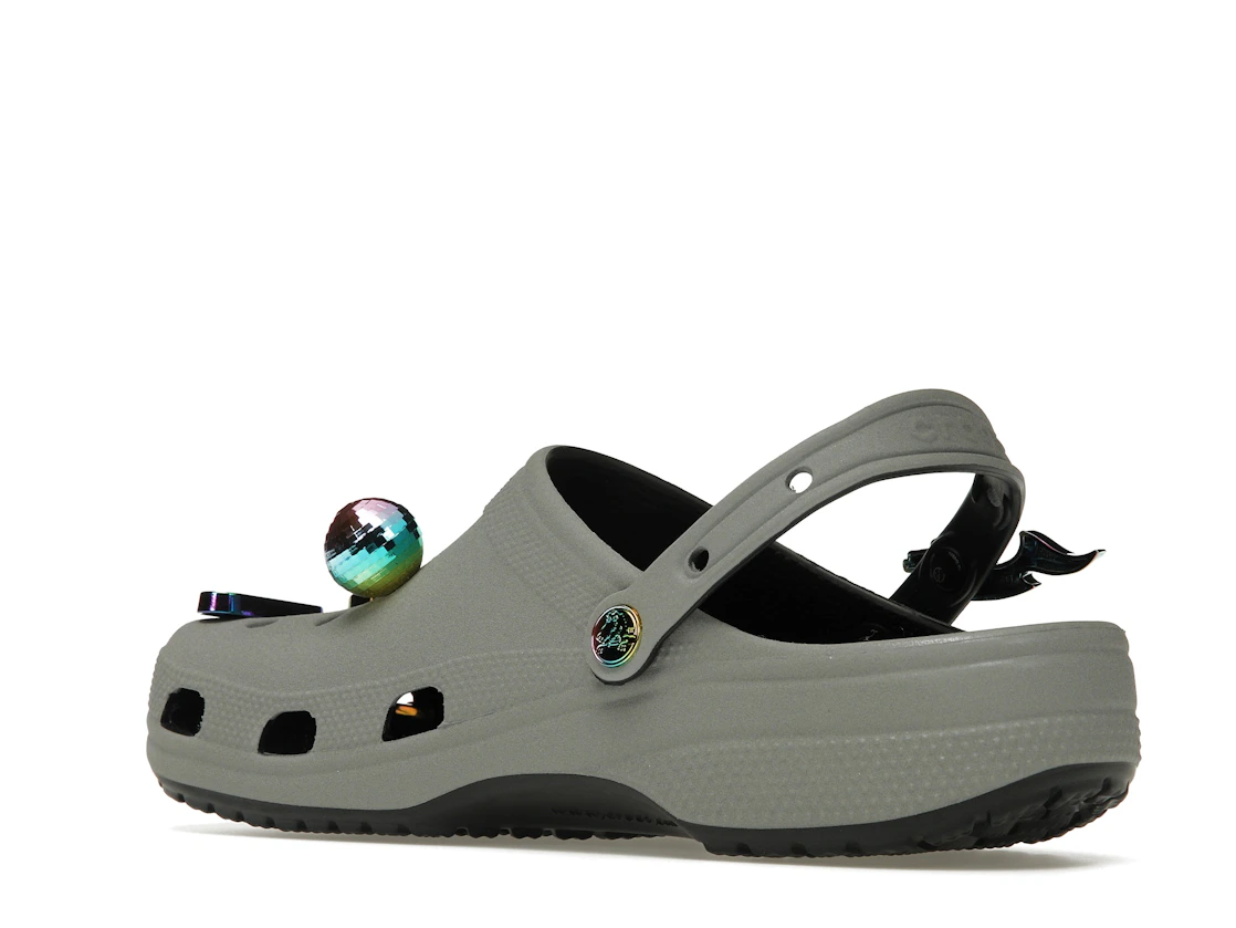 Vue 23 de Crocs Classic Clog Croc Day (2022)