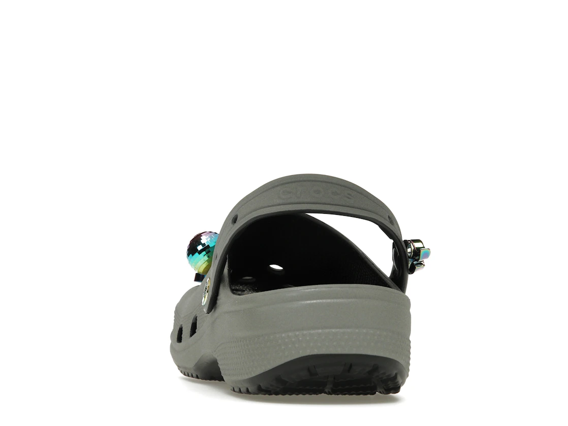 Vue 27 de Crocs Classic Clog Croc Day (2022)