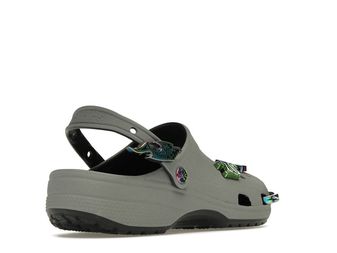 Vue 32 de Crocs Classic Clog Croc Day (2022)