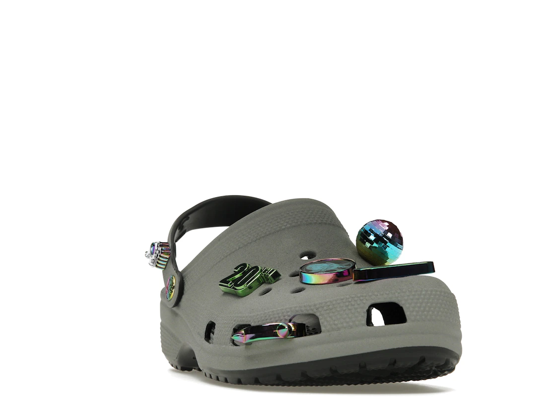 Vue 8 de Crocs Classic Clog Croc Day (2022)