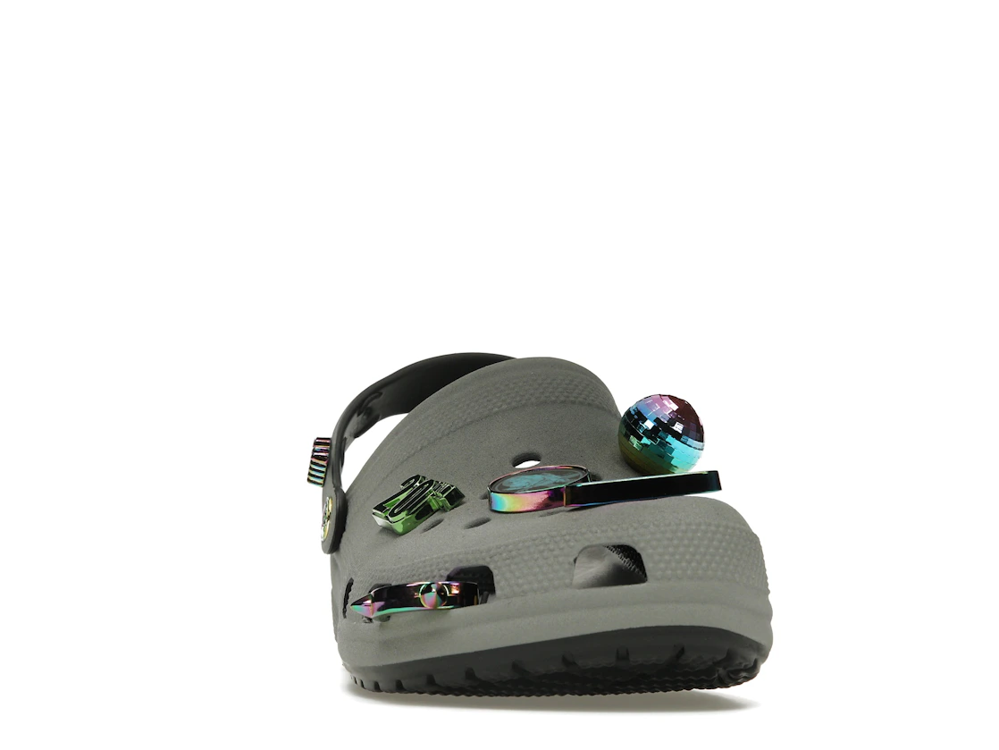 Vue 9 de Crocs Classic Clog Croc Day (2022)