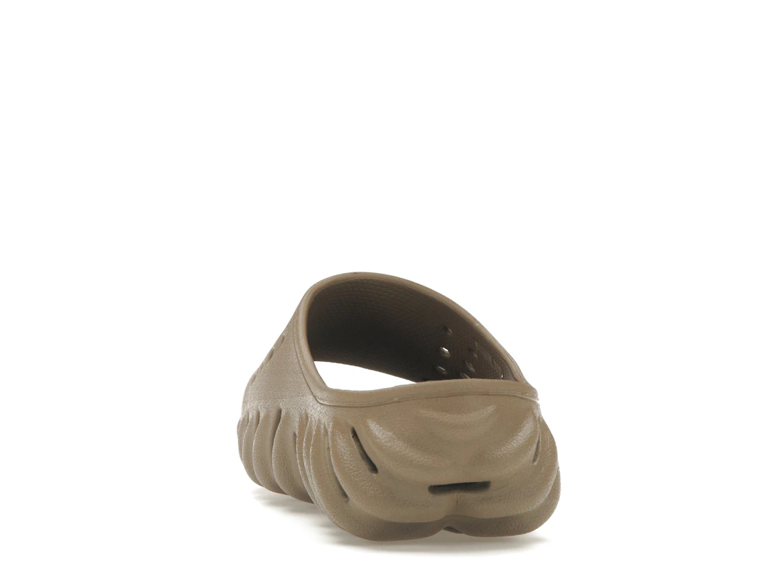 Vue 27 de Crocs Echo Slide Tumbleweed