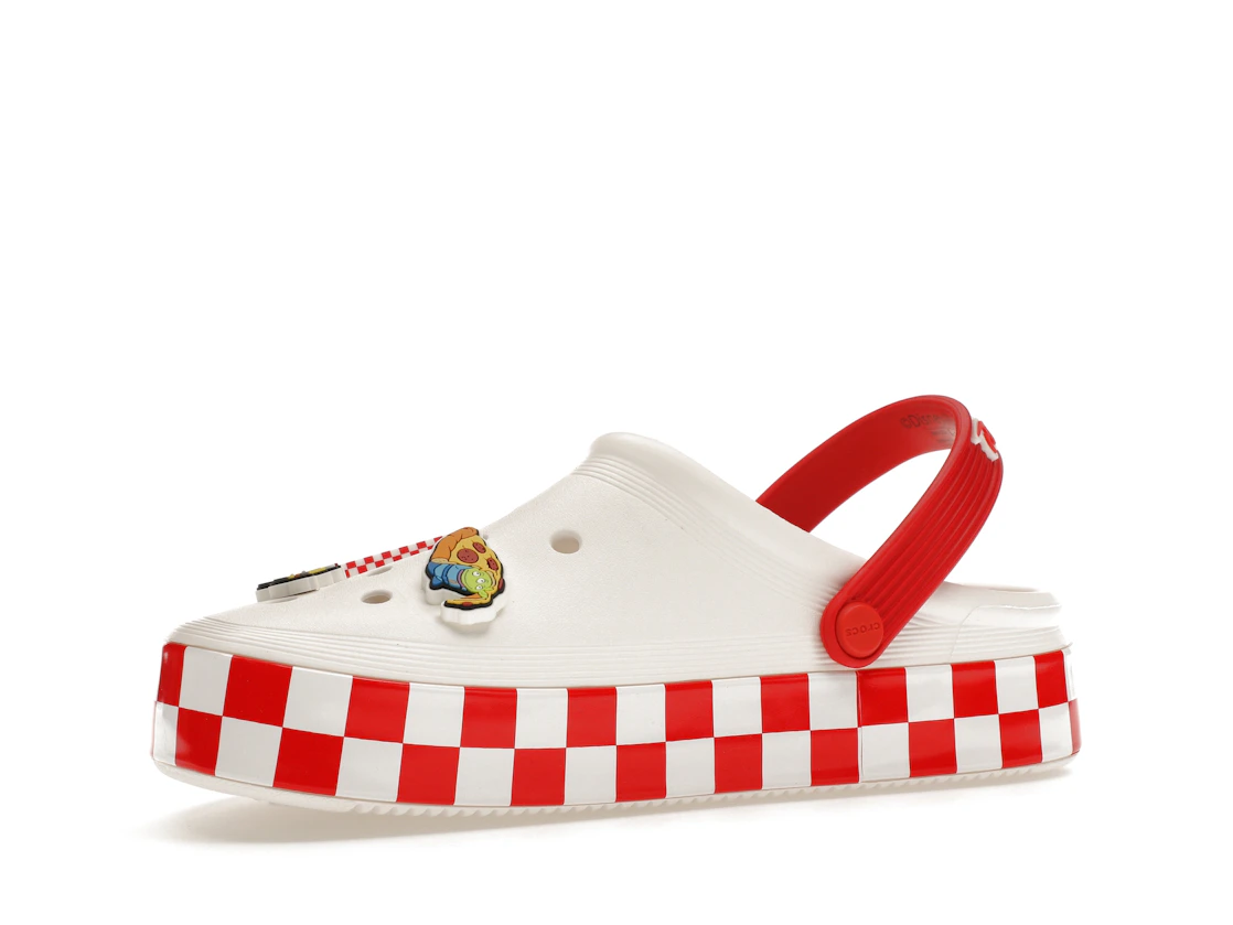 Vue 16 de Crocs Off Court Clog Toy Story Pizza Planet