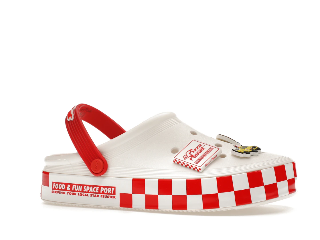 Vue 3 de Crocs Off Court Clog Toy Story Pizza Planet