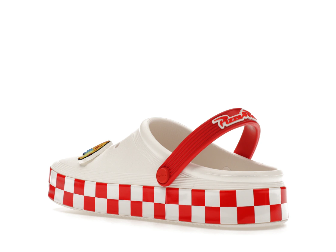 Vue 23 de Crocs Off Court Clog Toy Story Pizza Planet