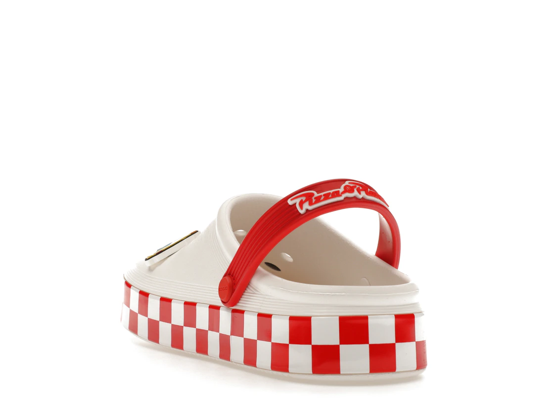 Vue 25 de Crocs Off Court Clog Toy Story Pizza Planet