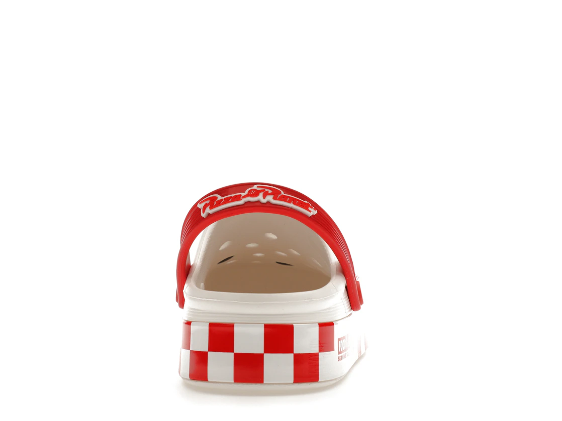 Vue 28 de Crocs Off Court Clog Toy Story Pizza Planet