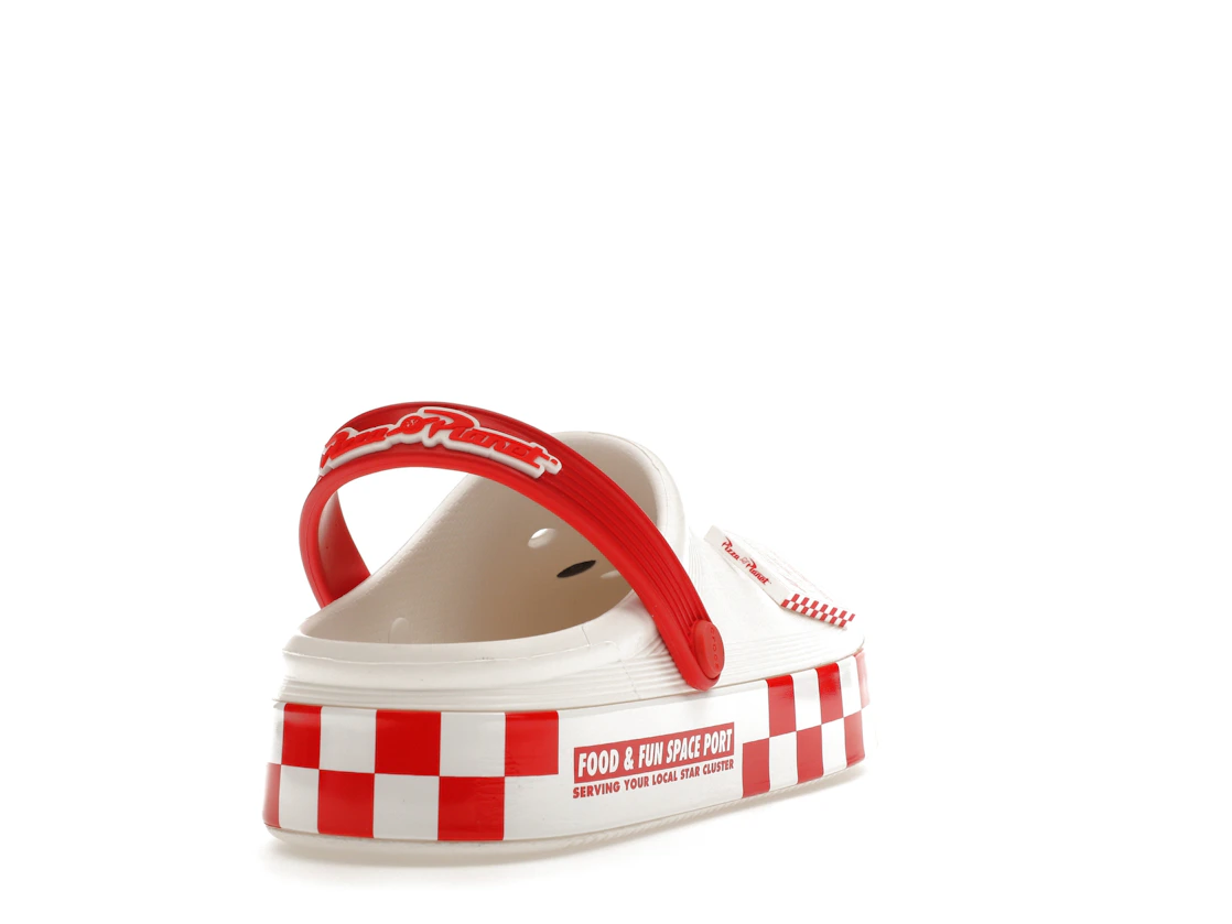 Vue 30 de Crocs Off Court Clog Toy Story Pizza Planet