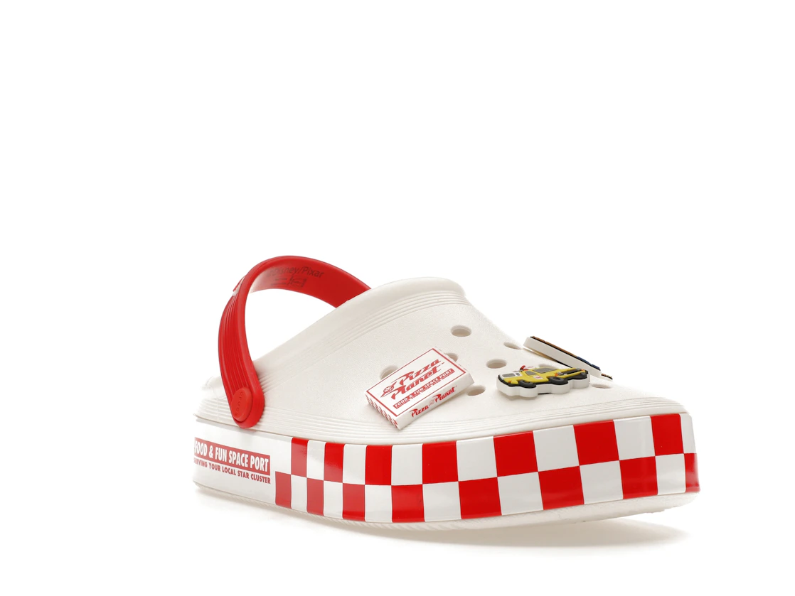 Vue 6 de Crocs Off Court Clog Toy Story Pizza Planet