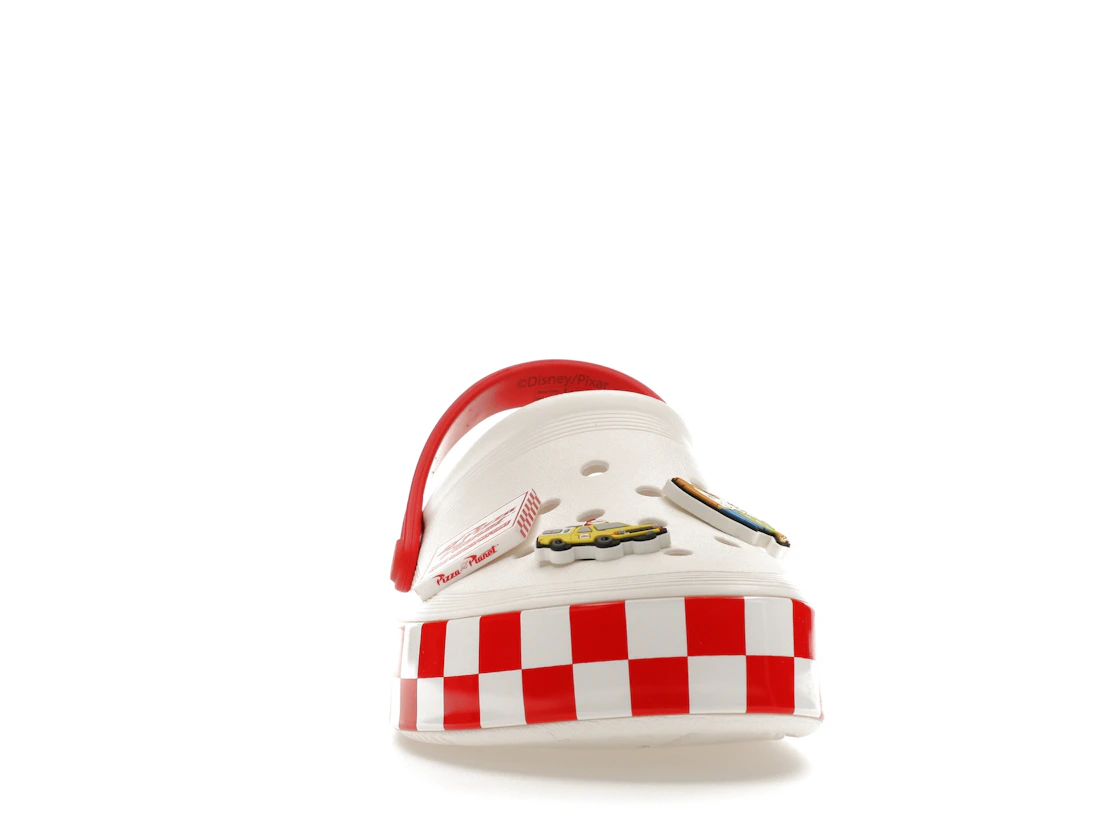 Vue 9 de Crocs Off Court Clog Toy Story Pizza Planet