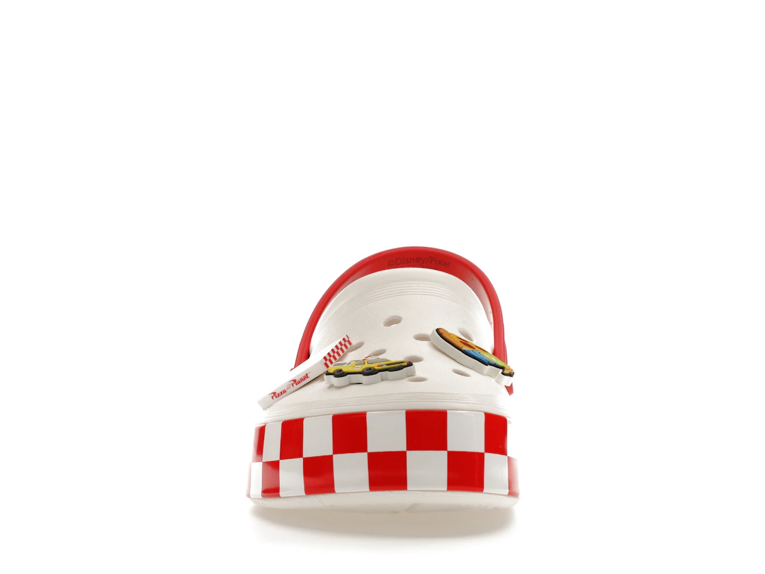 Vue 10 de Crocs Off Court Clog Toy Story Pizza Planet