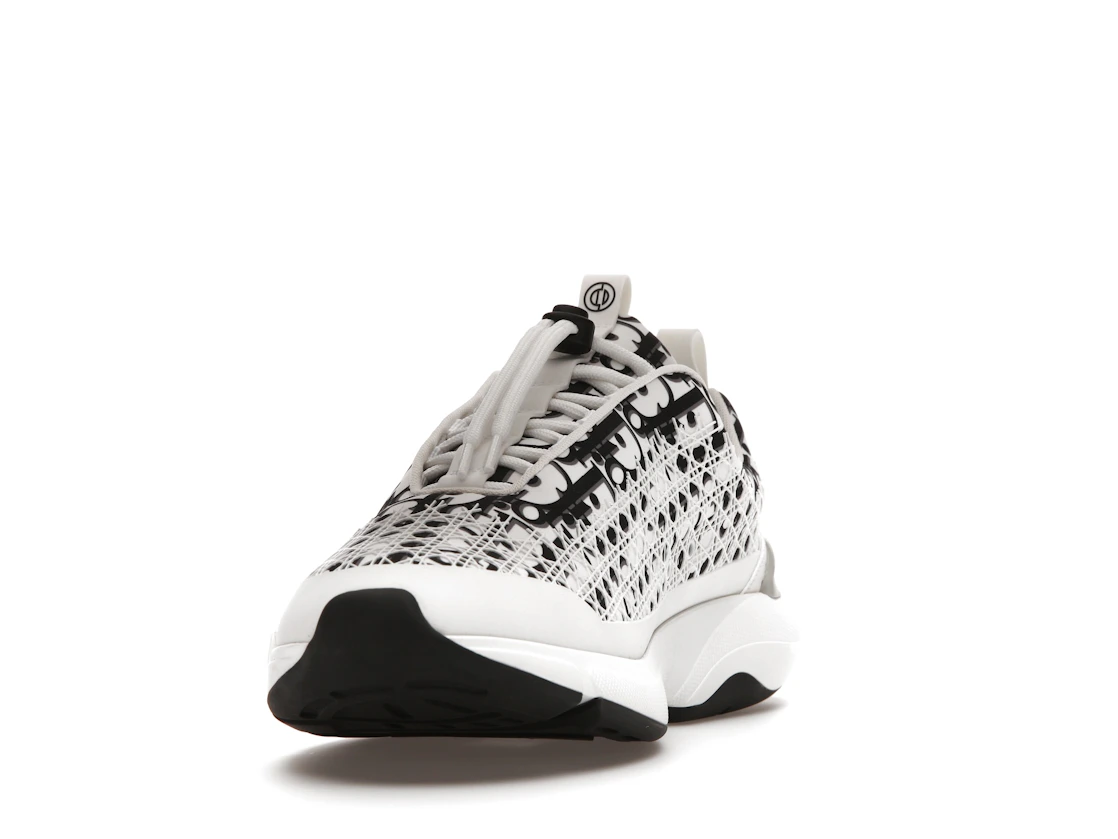 Vue 12 de Dior B24 Oblique Cannage Motif White