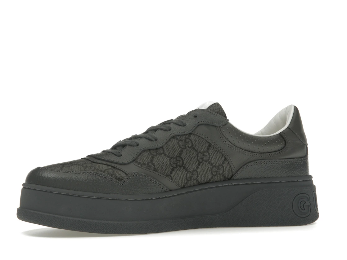 Vue 17 de Gucci Lace Up Sneaker GG Monogram Grey