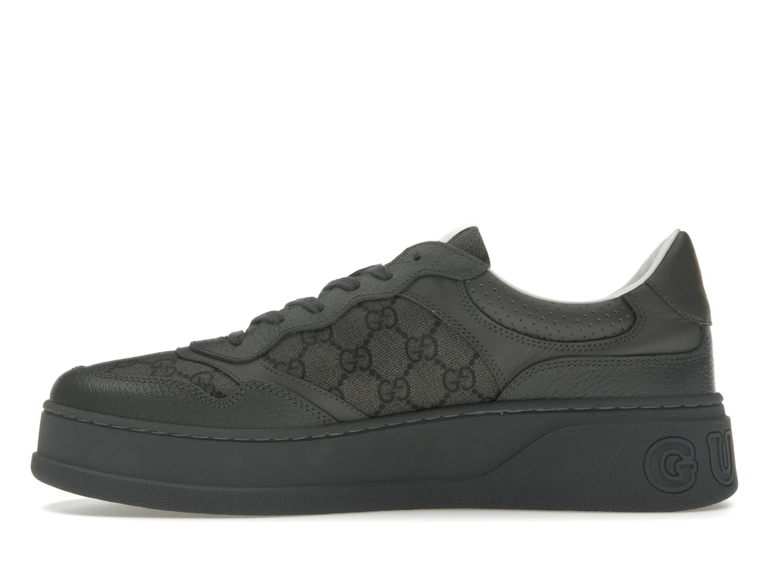 Vue 19 de Gucci Lace Up Sneaker GG Monogram Grey
