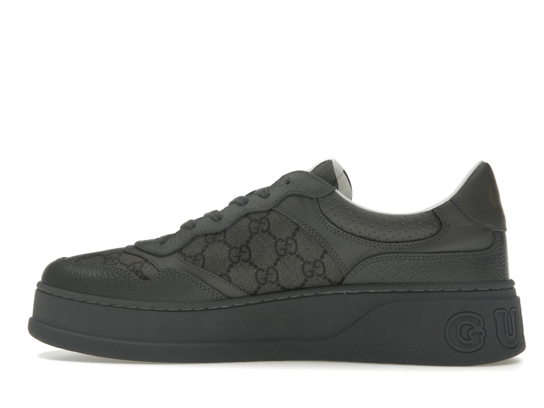Vue 20 de Gucci Lace Up Sneaker GG Monogram Grey
