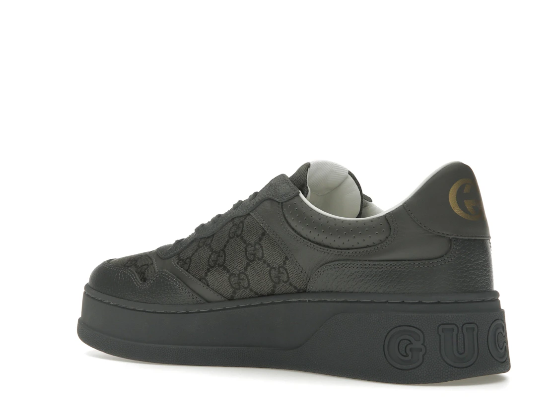Vue 23 de Gucci Lace Up Sneaker GG Monogram Grey