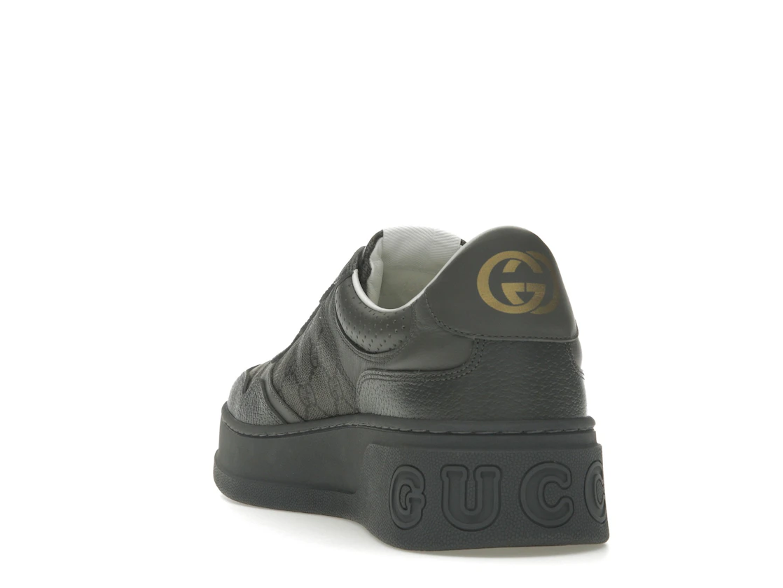 Vue 26 de Gucci Lace Up Sneaker GG Monogram Grey