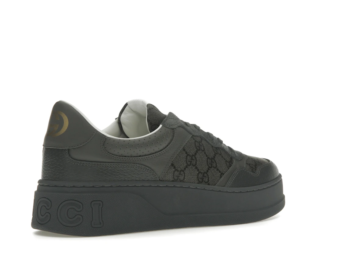Vue 33 de Gucci Lace Up Sneaker GG Monogram Grey