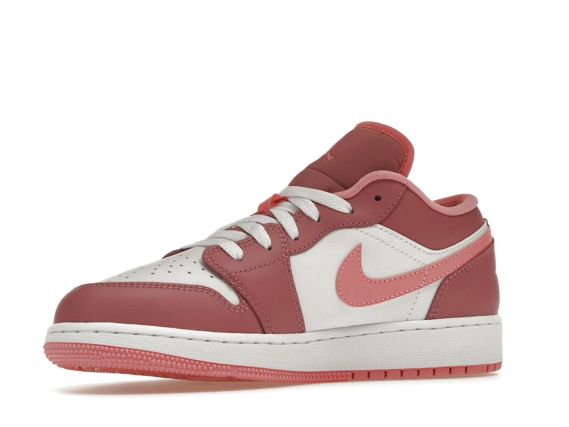 Vue 16 de Jordan 1 Low Desert Berry (GS)