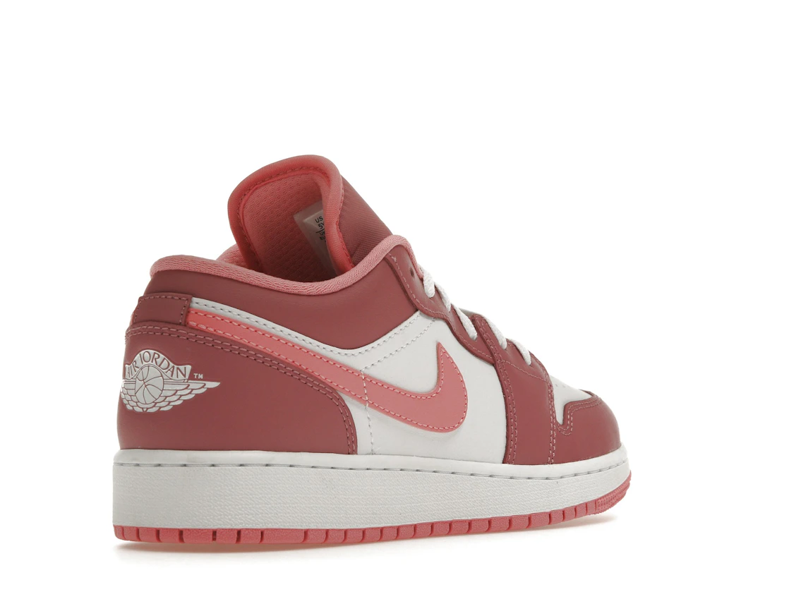 Vue 32 de Jordan 1 Low Desert Berry (GS)